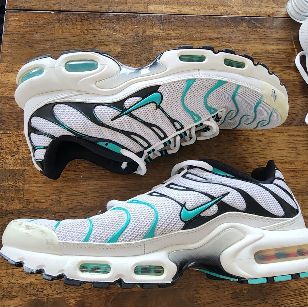 Nike Air Max Plus Hyper Jade running shoes size 9 (604133)